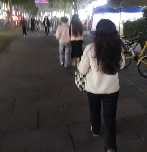 身姿矫捷 健步如飞的妳~